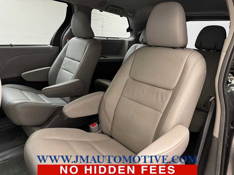Used 2019 Toyota Sienna XLE w/ Carpet Mat Package AWD/4WD image 16
