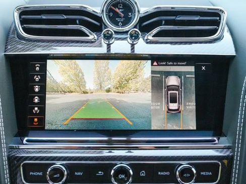 Used 2022 Bentley Bentayga AWD/4WD image 42