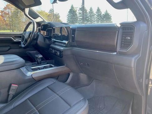 Used 2023 Chevrolet Silverado 1500 High Country w/ Technology Package image 29