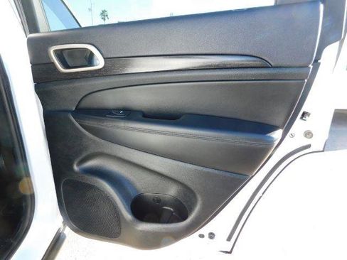 Used 2014 Jeep Grand Cherokee Laredo AWD/4WD image 14