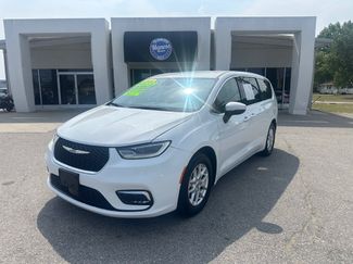 Used 2023 Chrysler Pacifica Touring-L FWD video 1