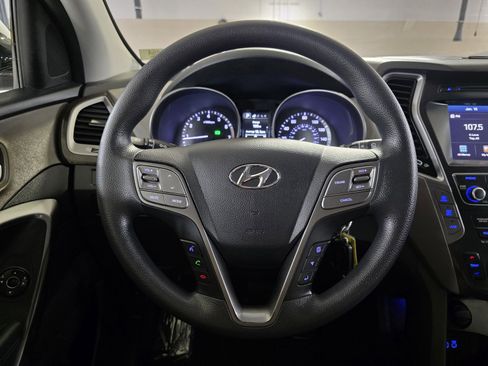 Used 2017 Hyundai Santa Fe SE image 29