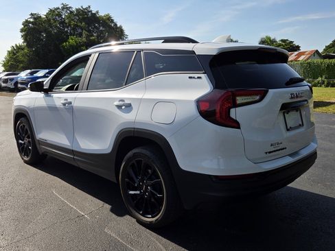 Certified 2024 GMC Terrain SLE w/ Driver Convenience Package FWD image 3