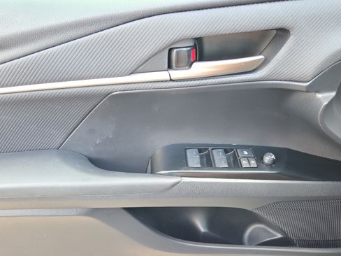 Used 2025 Toyota Camry SE FWD image 16