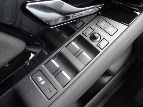 New 2025 Land Rover Range Rover Evoque S image 23