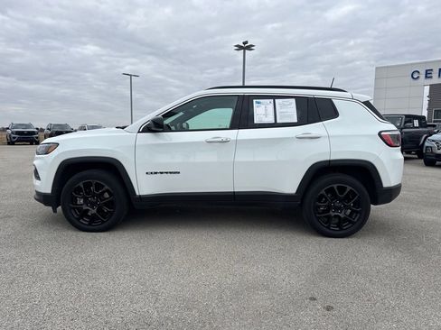 Used 2024 Jeep Compass Latitude image 3