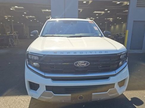 Used 2025 Ford Expedition Max Platinum AWD/4WD image 3