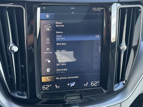 Used 2020 Volvo XC60 T5 Momentum w/ Protection Package Premier image 18