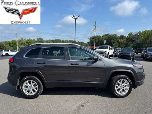 Used 2015 Jeep Cherokee Latitude w/ Comfort/Convenience Group AWD/4WD image 2
