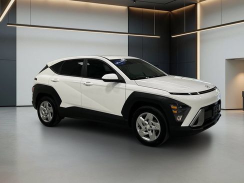 Certified 2025 Hyundai Kona SE FWD image 9