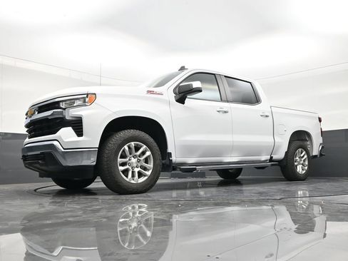 Used 2023 Chevrolet Silverado 1500 LT w/ Z71 Off-Road Package AWD/4WD image 20