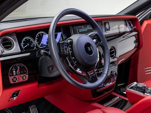 Used 2019 Rolls-Royce Phantom Sedan image 44