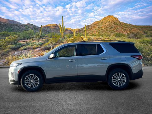Used 2023 Chevrolet Traverse LT AWD/4WD image 7
