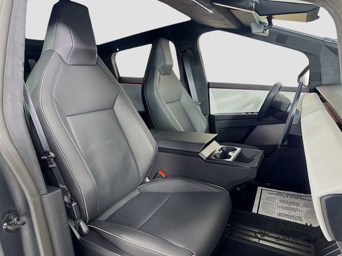 Used 2024 Tesla Cybertruck AWD Crew Cab image 36