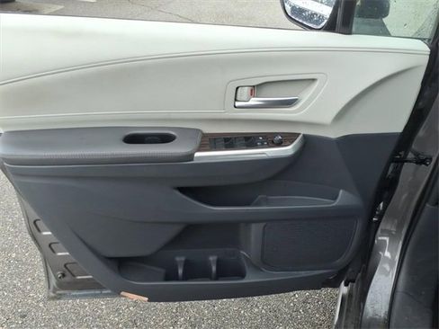 Used 2023 Toyota Sienna XLE image 13