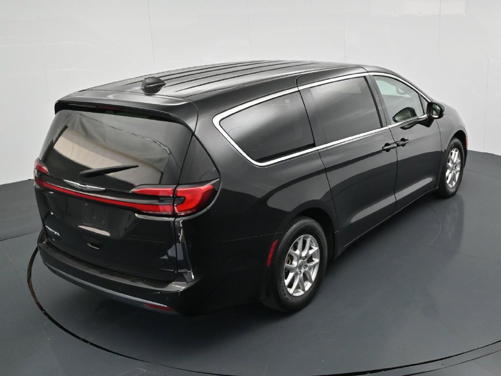 Used 2023 Chrysler Pacifica Touring-L FWD image 22