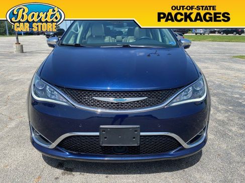 Used 2020 Chrysler Pacifica Limited w/ Advanced Safetytec Group FWD image 3