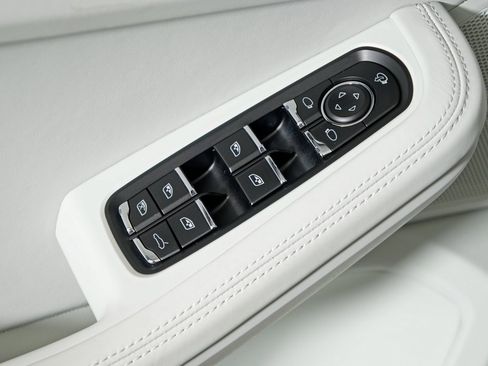 Certified 2023 Porsche Macan S image 15