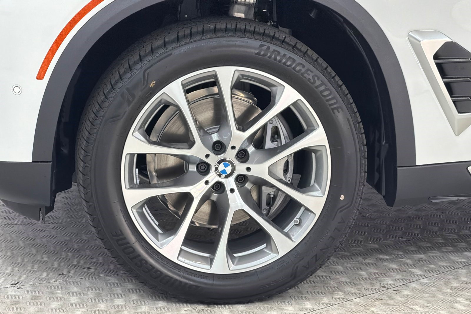 New 2026 BMW X5 sDrive40i w/ Parking Assistance Package RWD image 12