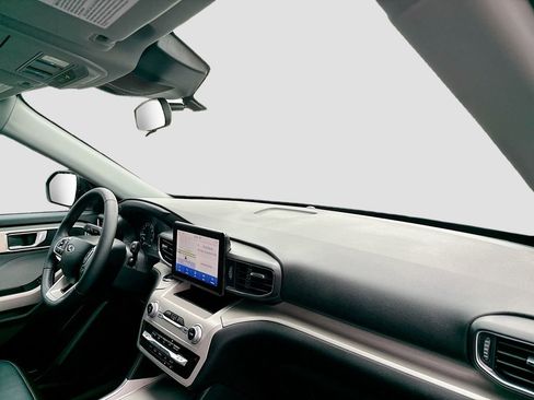 Used 2024 Ford Explorer XLT w/ Equipment Group 202A image 24