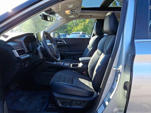 Used 2023 Mitsubishi Outlander SE image 13