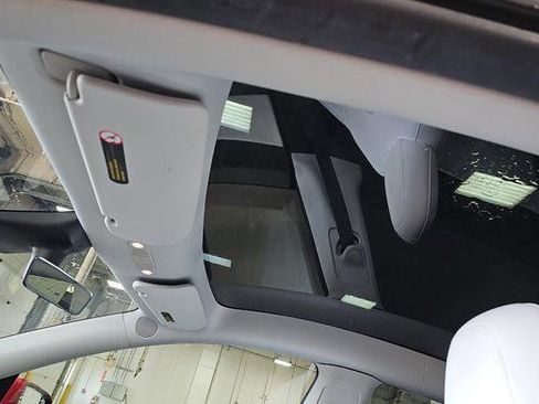 Used 2021 Tesla Model Y Long Range image 14