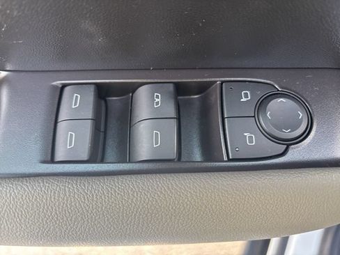 Used 2024 Chevrolet Colorado ZR2 w/ Technology Package AWD/4WD image 37