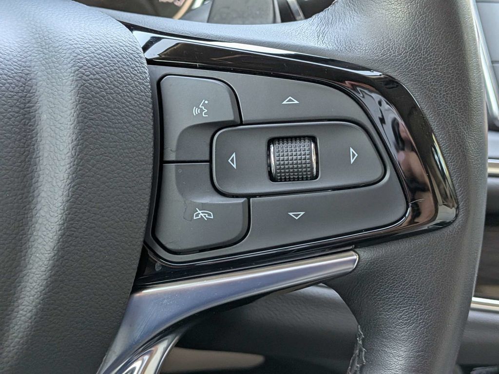 Used 2023 Buick Enclave Essence w/ Experience Buick Package FWD image 28