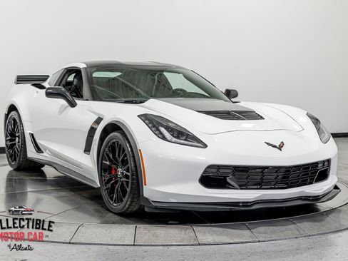 Used 2015 Chevrolet Corvette Z06 w/ 3LZ Preferred Equipment Group RWD image 28