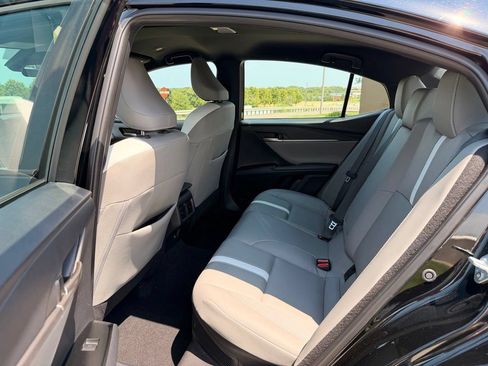 Used 2025 Toyota Camry SE AWD/4WD image 5