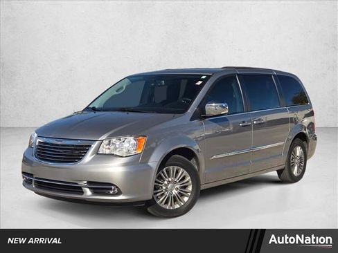 Used 2016 Chrysler Town & Country Touring-L image 1