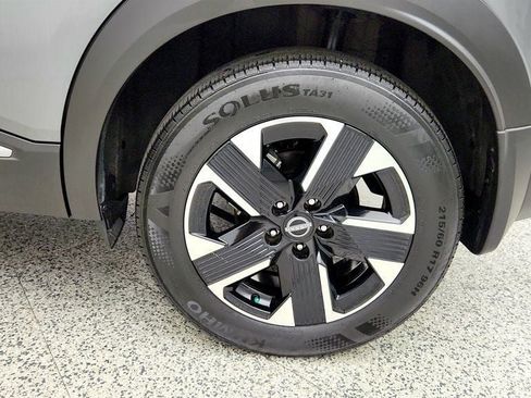 Used 2025 Nissan Kicks SV AWD/4WD image 9