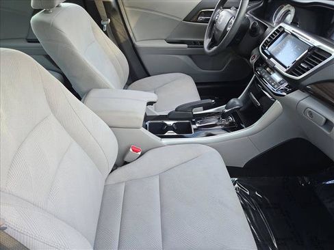 Used 2017 Honda Accord EX image 21