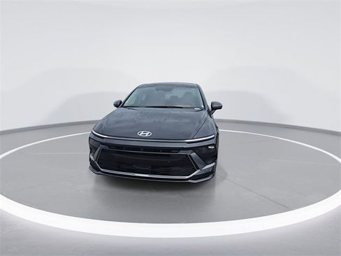 New 2025 Hyundai Sonata Limited image 3