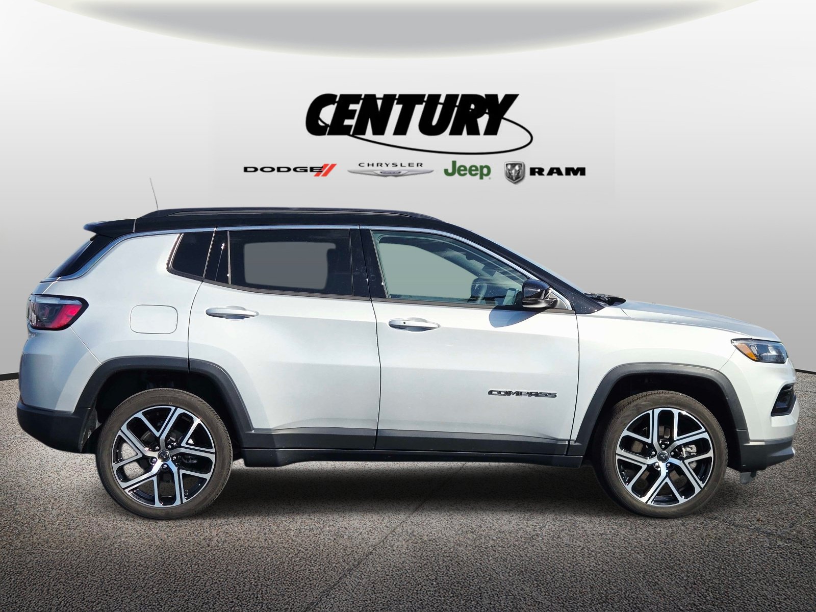 Used 2025 Jeep Compass Limited AWD/4WD image 2