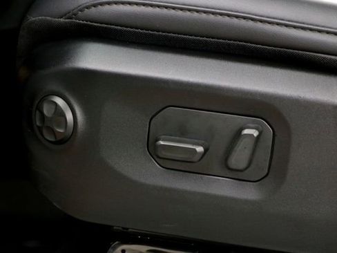 Used 2026 Jeep Wrangler Unlimited Rubicon AWD/4WD image 12