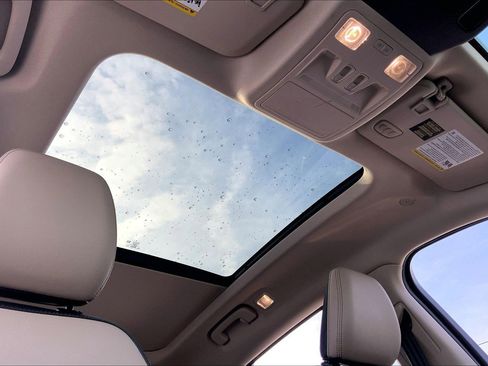 Used 2020 Ford Escape Titanium image 11