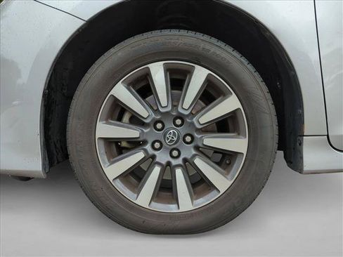 Used 2018 Toyota Sienna XLE AWD/4WD image 14