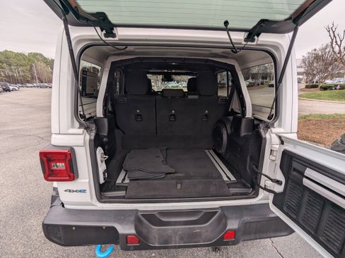 Used 2021 Jeep Wrangler Unlimited Rubicon w/ Cold Weather Group image 15