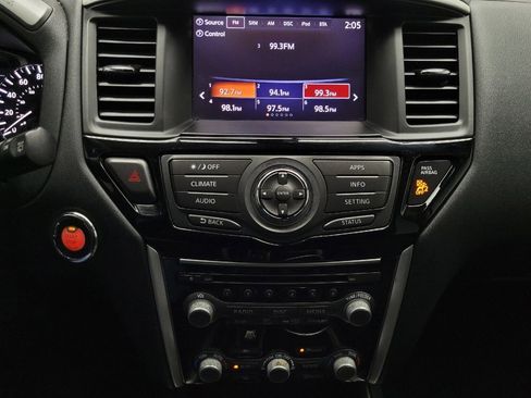 Used 2018 Nissan Pathfinder S image 25