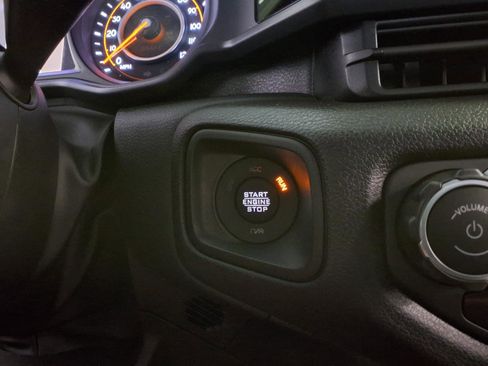 Used 2025 Jeep Gladiator Sport AWD/4WD image 24