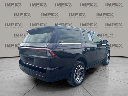 Used 2025 Lincoln Navigator Reserve AWD/4WD image 3