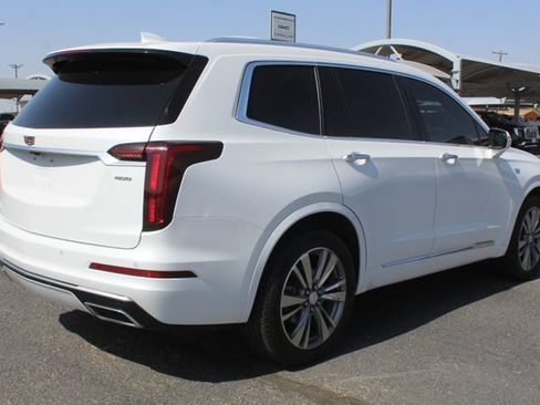 Used 2021 Cadillac XT6 Premium Luxury FWD image 3