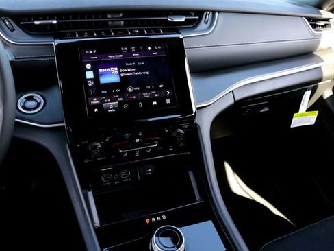 New 2025 Jeep Grand Cherokee L Laredo image 13