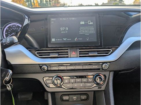 Used 2020 Kia Niro LX image 21
