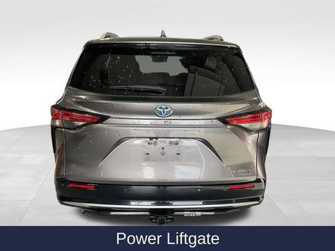 Used 2021 Toyota Sienna Platinum FWD image 6