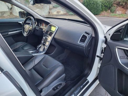 Used 2017 Volvo XC60 T6 Dynamic w/ Climate Package image 16