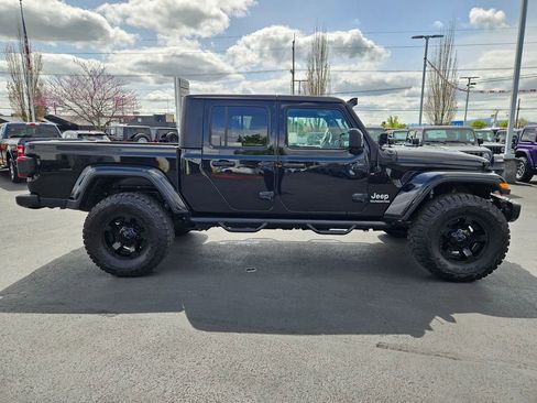 Used 2020 Jeep Gladiator Overland AWD/4WD image 7