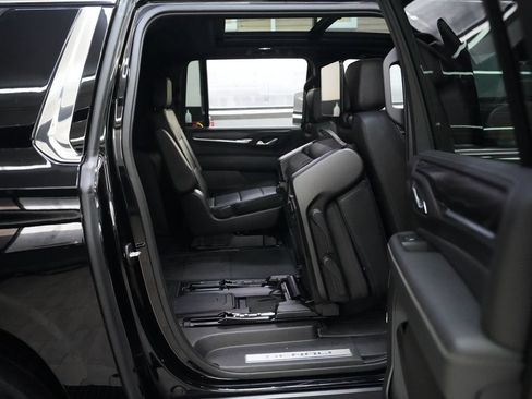 Used 2021 GMC Yukon XL Denali w/ Denali Ultimate Package AWD/4WD image 36