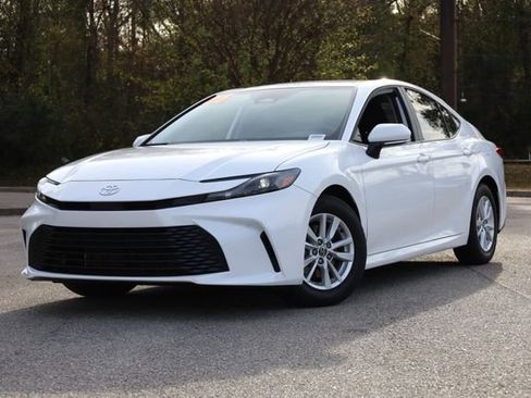 Used 2025 Toyota Camry LE image 1